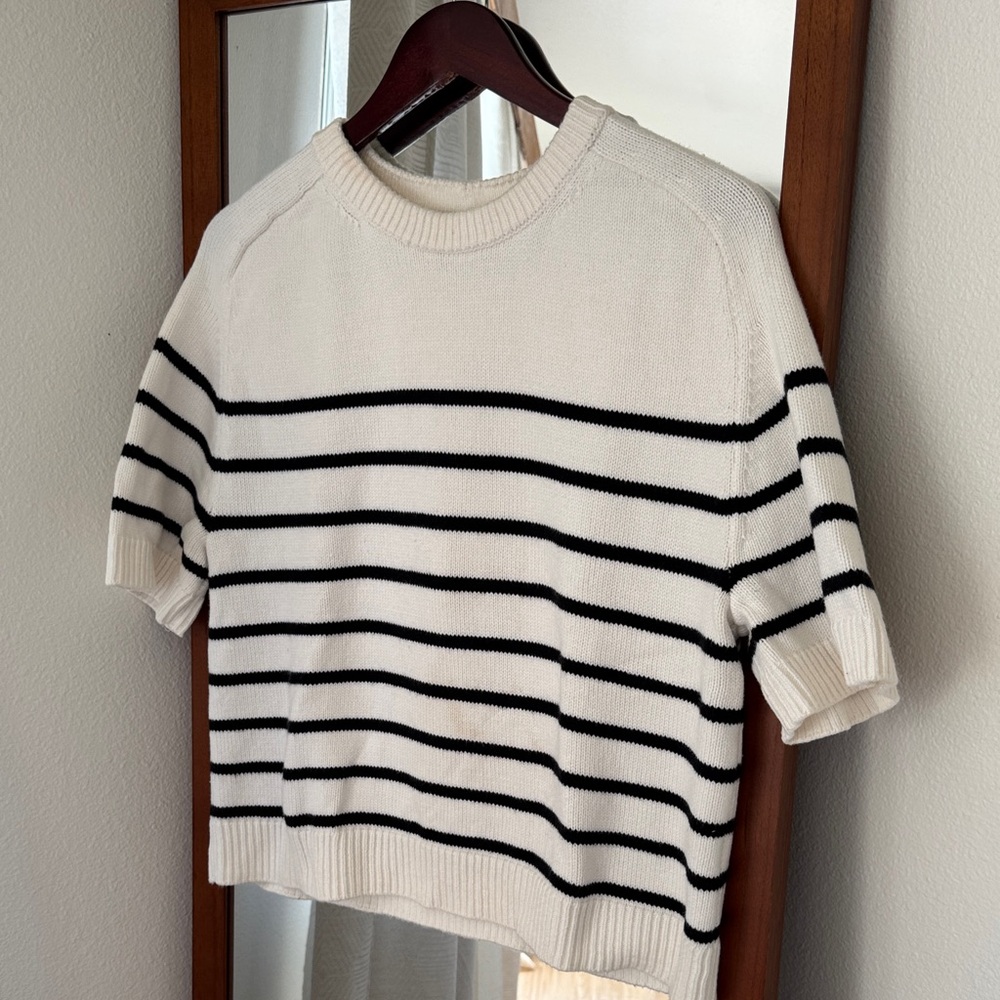 Abercrombie & Fitch Black and White Striped Sweater